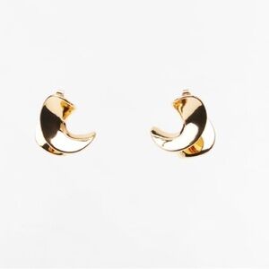 NWT. Zara Golden Twisted Drop Earrings.
